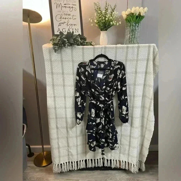 Uguest mini dress size M NWT long sleeve light weight - Picture 2 of 7